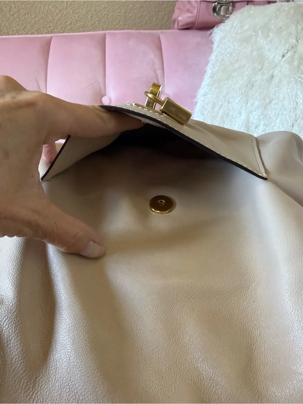 💯Auth! Marc Jacobs Cream Pebbled Leather Shoulder Bag with Gold Hardware & Lock